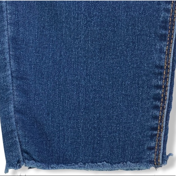 Hudson Natalie Super Skinny, Raw Hem Medium Wash Jeans. Classic 5-Pocket Style - Picture 8 of 16
